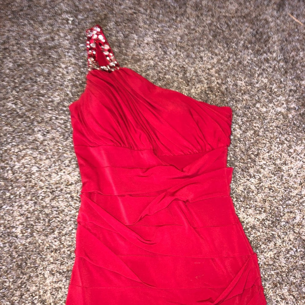 Stretchy red dress
